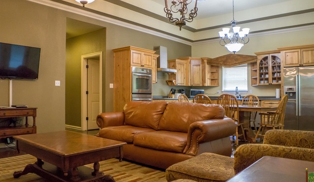 Beautiful House with Pool and Playground and Waterfront Access