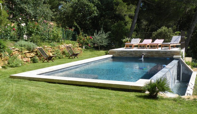 Beautiful house with private heated infinity pool 16 km from Uzes