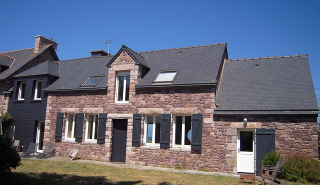 BEAUTIFUL HOUSE WITH SUPERB SEA & FIELD VIEW, COMFORTABLE, DIRECT BEACH ACCESS