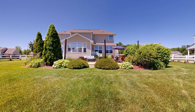 Beautiful house with shared pool, gym, and tennis courts - near beaches