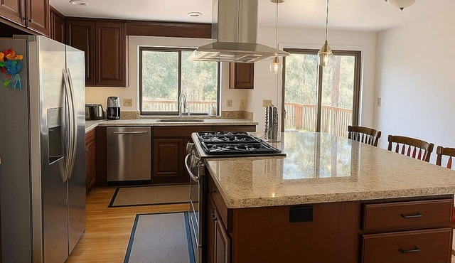 Beautiful House with Yard in Bellevue