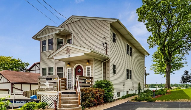 Beautiful Huge Lakefront Remodeled Home with Incredible Views