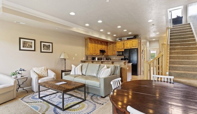 Beautiful Huntsville Vacation Rental 10 Mins from Snowbasin LS40