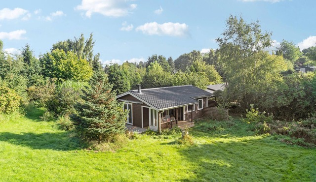 Beautiful, idyllic cottage with wood-burning stove.