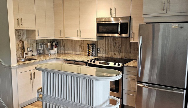 BEAUTIFUL IN TOWN! - 2 Bedroom 1 Bath on Rehoboth Ave.nWalk to Beach and Shops!