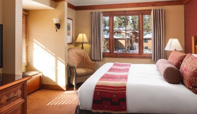 Beautiful Incline Village w/access to adjacent Hyatt Hotel Resort & private bch