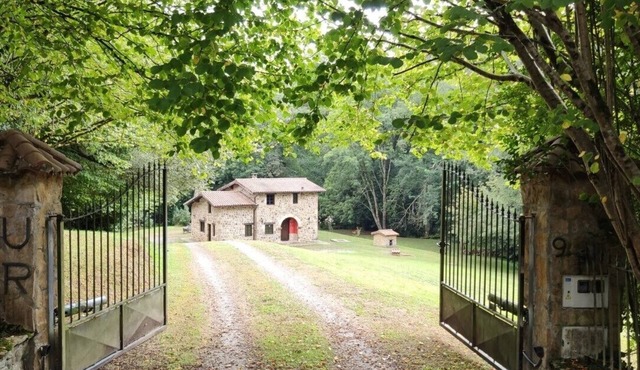Beautiful independent stone houses absolute peace and beautiful surroundings. beaches