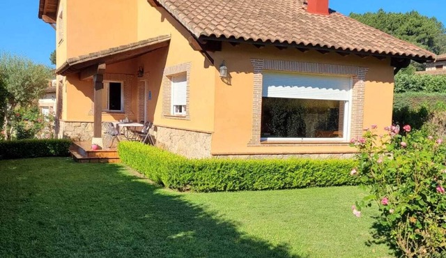 Beautiful individual villa in Candeleda. 500 meters from the center