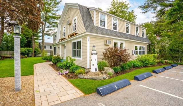 Beautiful Inn, Lighthouse Landing. Sleeps 18-20