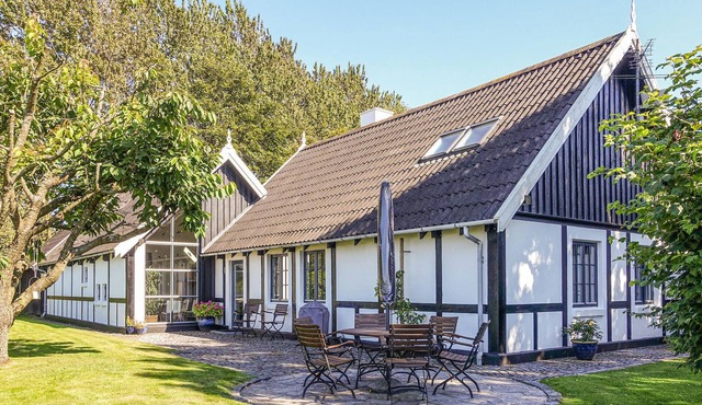 Beautiful, inviting cottage in picturesque surroundings just outside the village of Østermarie.