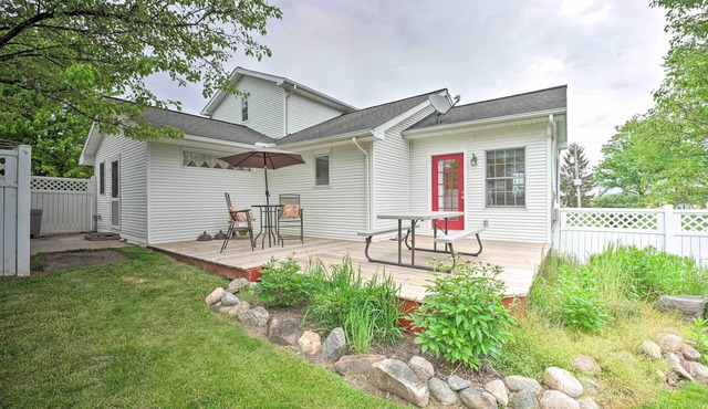 Beautiful Irish Hills Farmhouse w/Fire Pit!