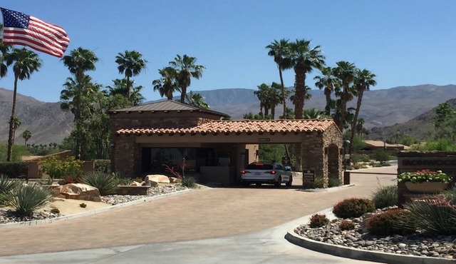 Beautiful Ironwood Country Club Condominium