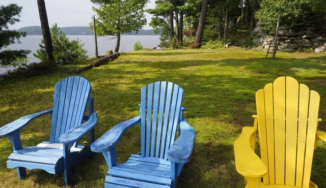 Beautiful Island Cottage with Amazing Views, Private Dock in Huntsville Canada