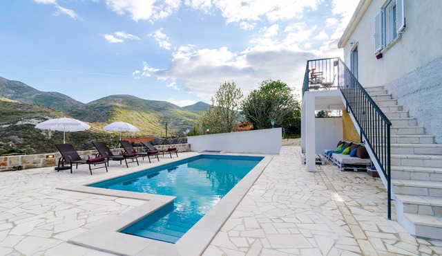 Beautiful isolated villa perfectly equipped for up to seven people