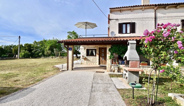 Beautiful Istrian house with big backyard, pet friendly