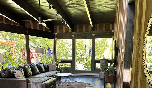 Beautiful Jackson Hole Home, Hot Tub and Gym! Fire Pit! 10 min from Town!