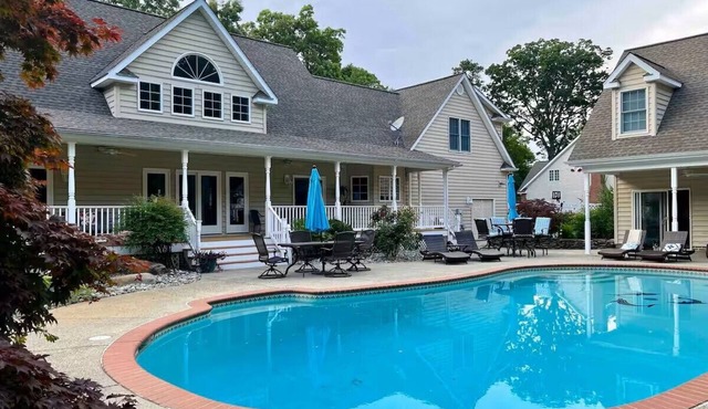 Beautiful Kent Island Getaway with Pool