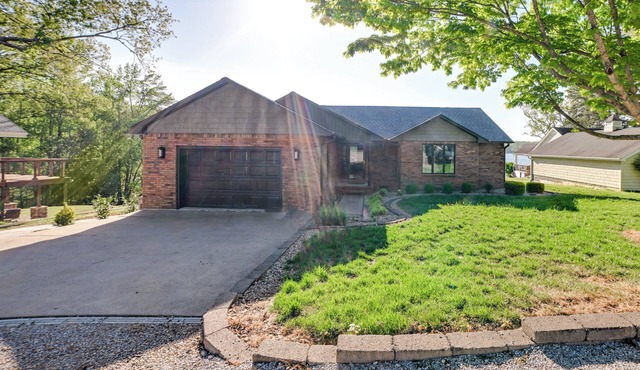 Beautiful Kentucky Lake Getaway w/Dock & Deck!