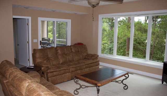 Beautiful Keowee Key 2 bedroom 2 bath condo on Lake Keowee.