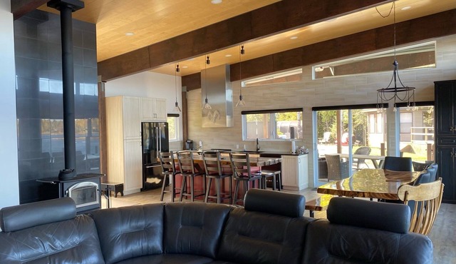 Beautiful lake house perfect for snowmobile trip or relaxing gateway