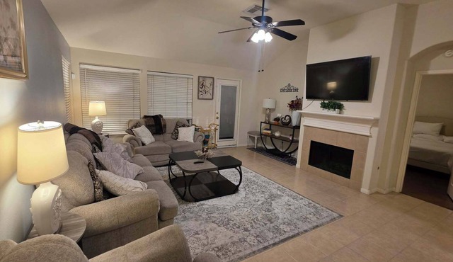 BEAUTIFUL LA CENTERA KATY HOME FAMILY FRIENDLY CUL-DE-SAC.