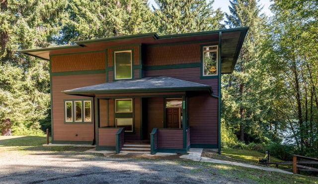 Beautiful Lake Area Home, Gas Grill - Close to Downtown Florence & Dunes