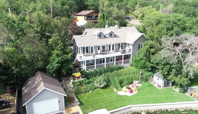 Beautiful Lakefront House at Echo Lake