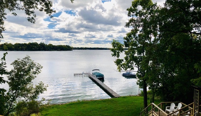 BEAUTIFUL LAKE CABIN with Amazing Views! Only 1 hour from Mpls St.Paul! RELAX