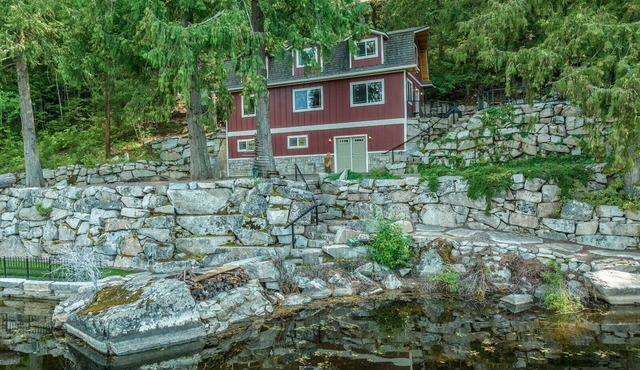 Beautiful Lake Cabin on Kelso Lake, Idaho! Close to Silverwood!