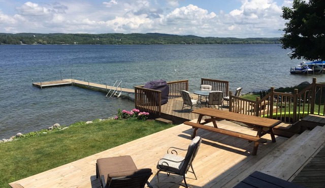 Beautiful Lake Charlevoix Waterfront Getaway! Toys, Kayaks And All You Need!
