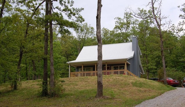 Beautiful lake cottage minutes from lake and close to Mammoth Cave!