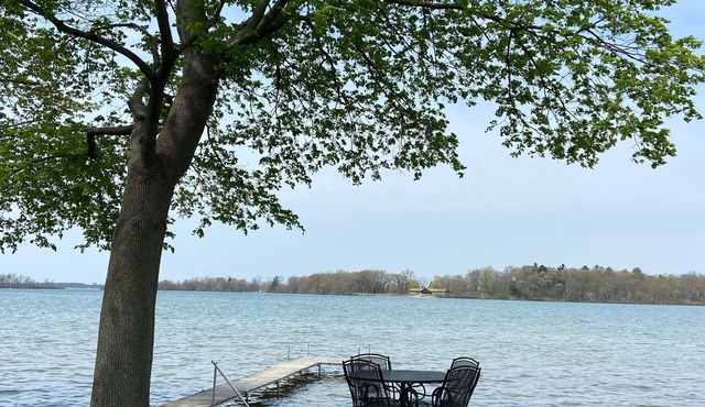 Beautiful Lake Front Home on Gun Lake!