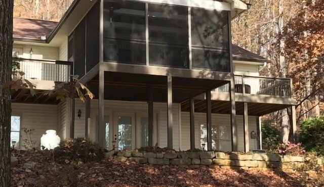 BEAUTIFUL LAKE FRONT- DOCK, SCREENED PORCH, CLEMSON, HIKING, KAYAKS, 5 BEDROOM