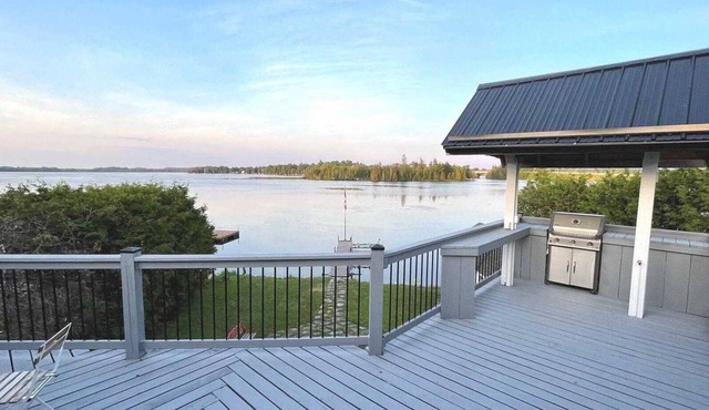 Beautiful Lake Front Cottage With A VIEW