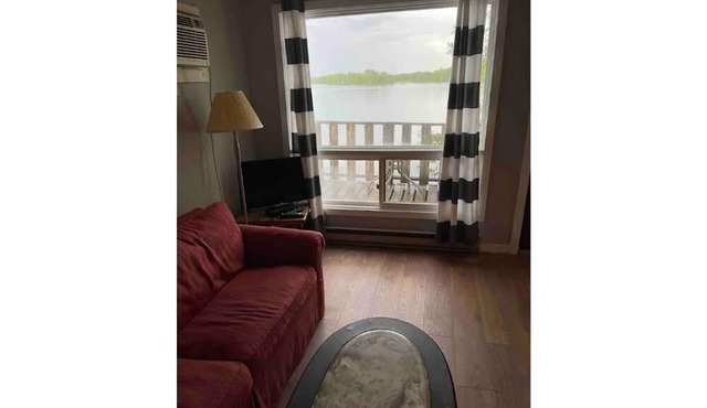 Beautiful Lake Front 2BR Cottage