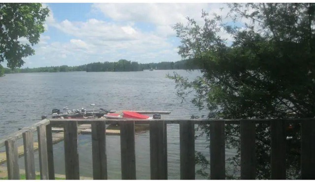 Beautiful Lake Front Cottage