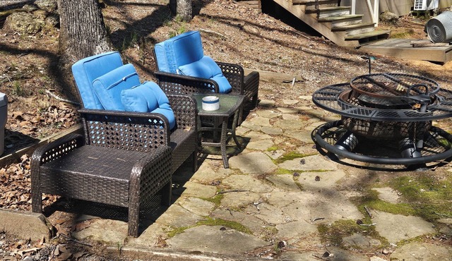 Beautiful lake front cabin with dock on prettynWilderness Camp nLAKE ALLATOONA