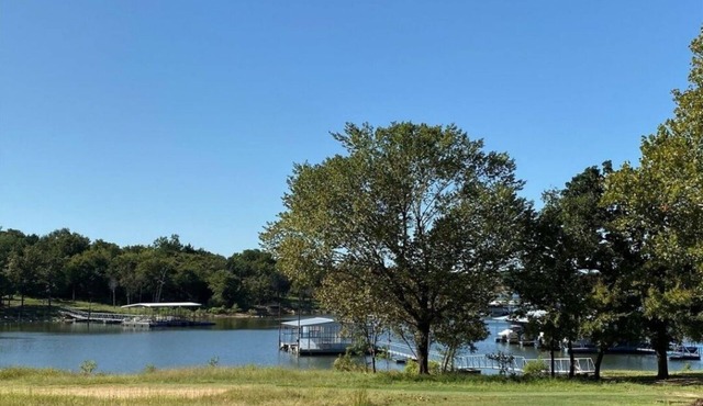 Beautiful Lake Front home w/sunroom and outdoor patio,