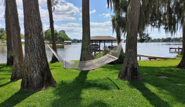 Beautiful lake front home. Great bass fishing. Close to Moffitt Cancer Center