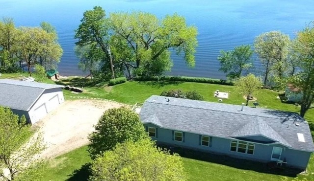 Beautiful Lake front property on Big Stone Lake