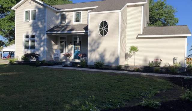 Beautiful Lake Front Property…A relaxing “Happy Place” of sunsets!