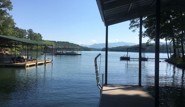 Beautiful Lake Front home on Lake Chatuge in Hiawassee GA