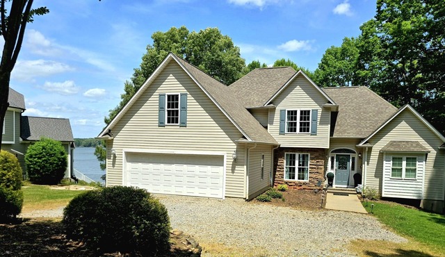 Beautiful Lake Gaston NC. Views to remember for a lifetime!