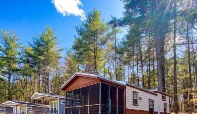 Beautiful Lake George Cottage