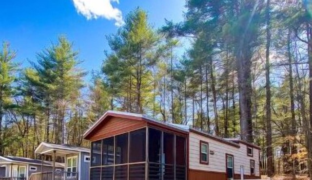 Beautiful Lake George Cottage