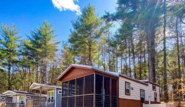 Beautiful Lake George Cottage