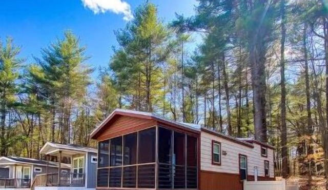 Beautiful Lake George Cottage