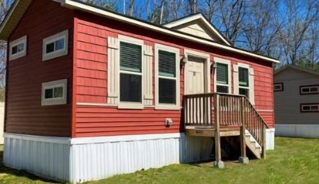 Beautiful Lake George Cottage