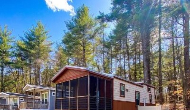 Beautiful Lake George Cottage