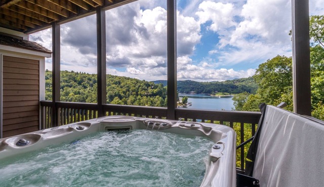 Beautiful Lake Glenville Mountain Getaway
